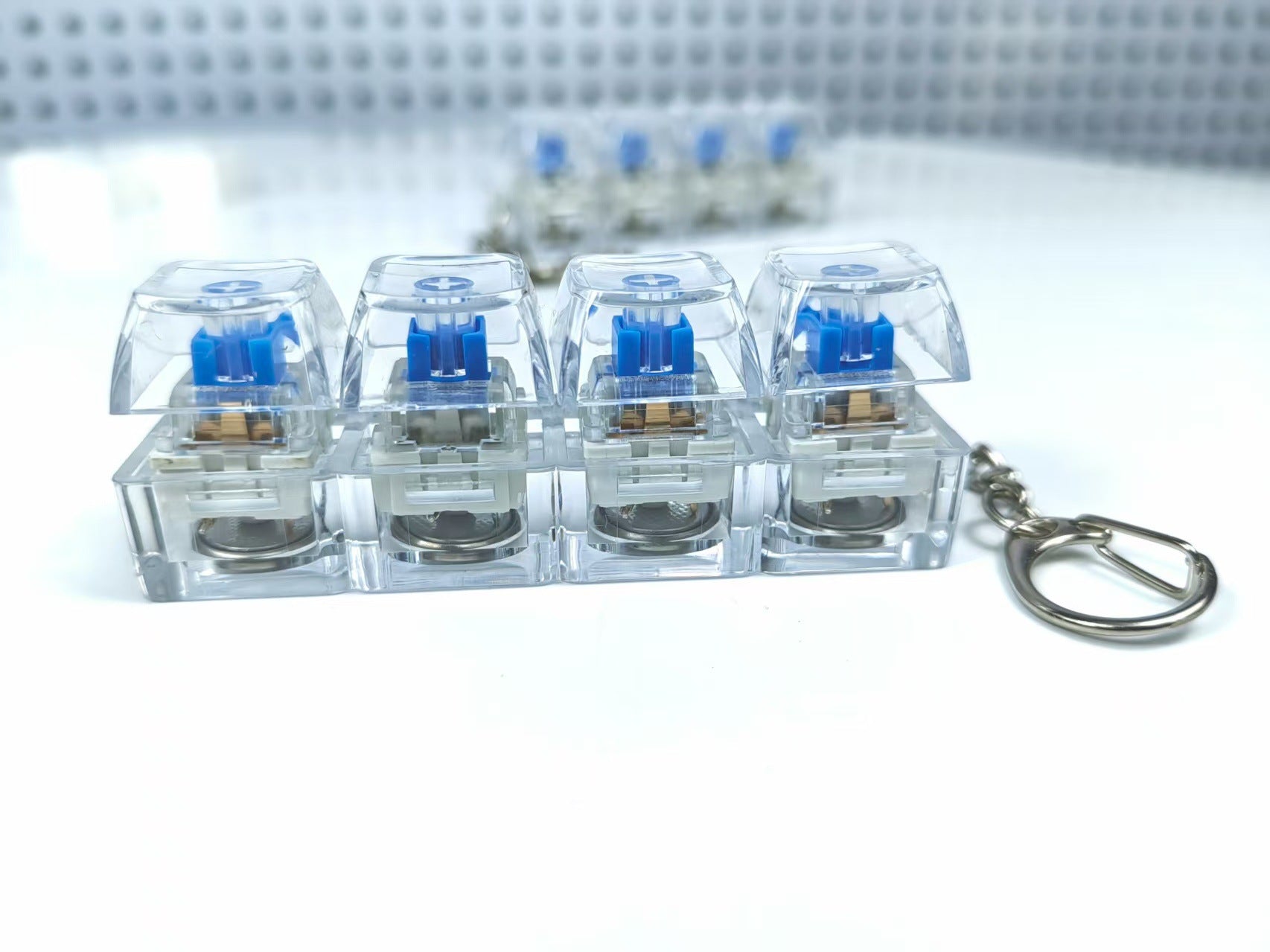 Mechanical Keyboard Keychain – Luminous Transparent Crystal Toy